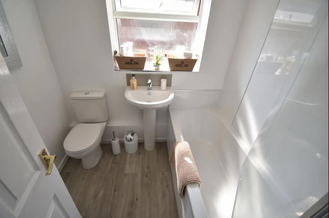 3-Bedroom Comfy Home In Solihull Buitenkant foto